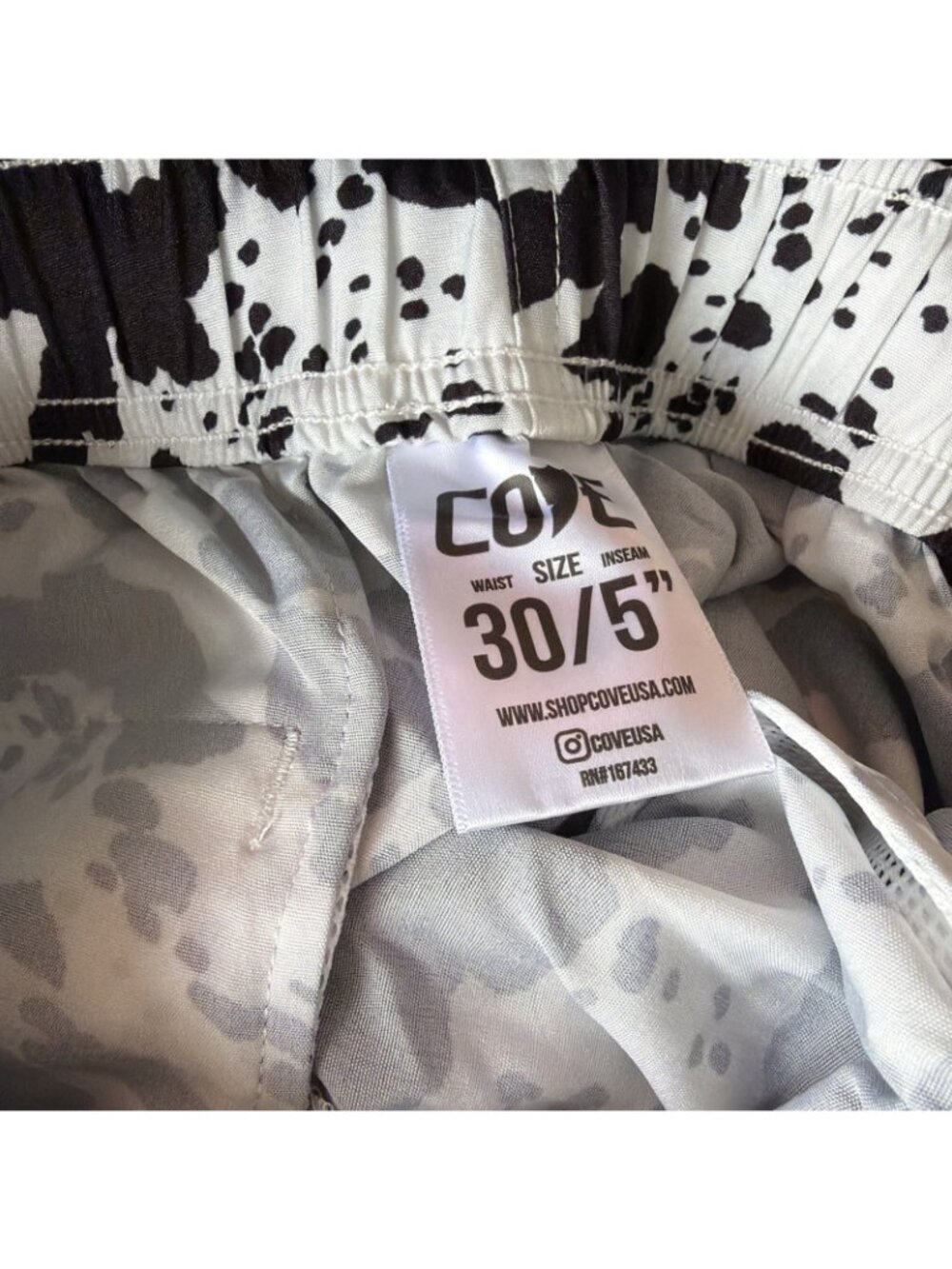 Cove Shorts Cow Print Mens Black White 30 Athletic Gym 5" Inseam Drawstring - Picture 6 of 6